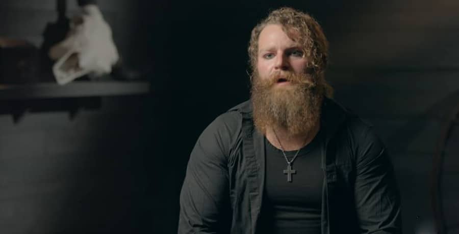 Gabe Brown in a confessional on Alaskan Bush People / screencap from episode