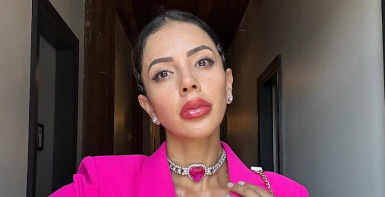 Jasmine Pineda Shows Balding Head From Disease
