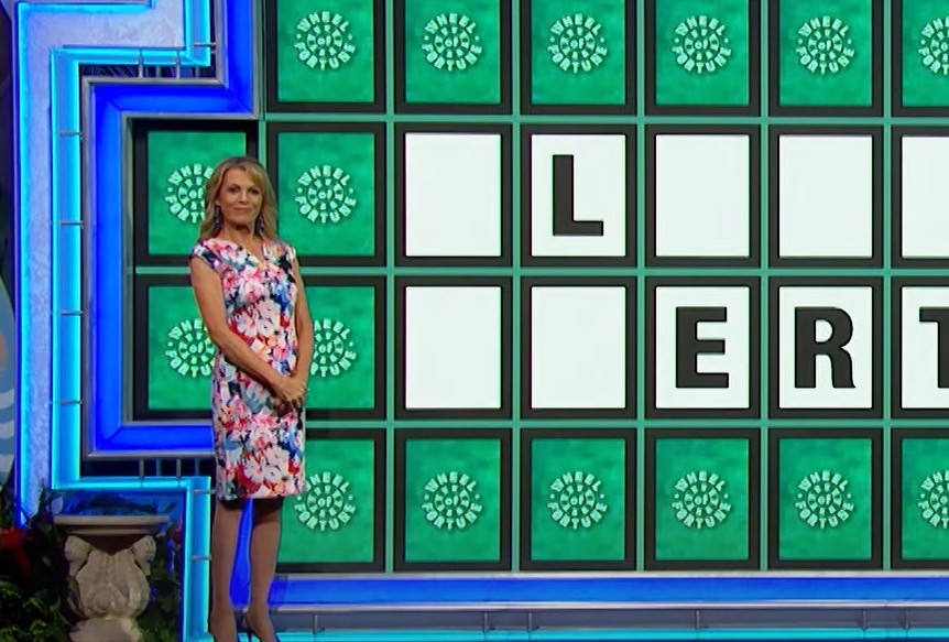 Vanna White - Wheel of Fortune - YouTube