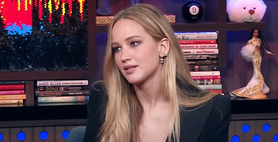 Jennifer Lawrence Embodies Casual Chic During Stroll - YouTube Feature