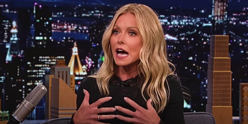 Kelly Ripa - YouTube - Feature