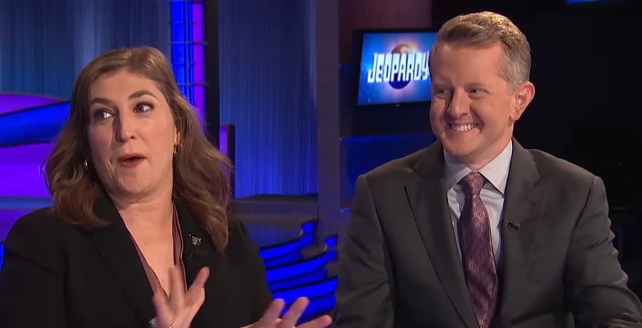 Mayim Bialik and Ken Jennings in Jeopardy! / YouTube