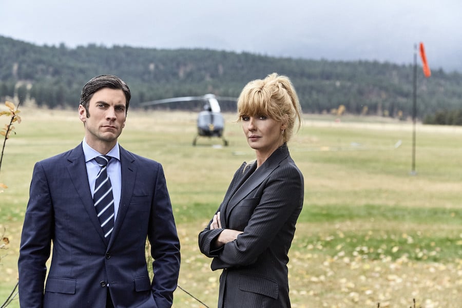 Yellowstone Pictured (L-R): Wes Bentley as Jamie Dutton and Kelly Reilly as Beth Dutton. Photo Credit: Kevin Lynch for Paramount