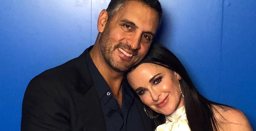 Kyle Richards Shocks With Support For Estranged Hubby Mauricio
