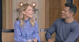 'Live' Kelly Ripa Flashes Audience In Mishap?