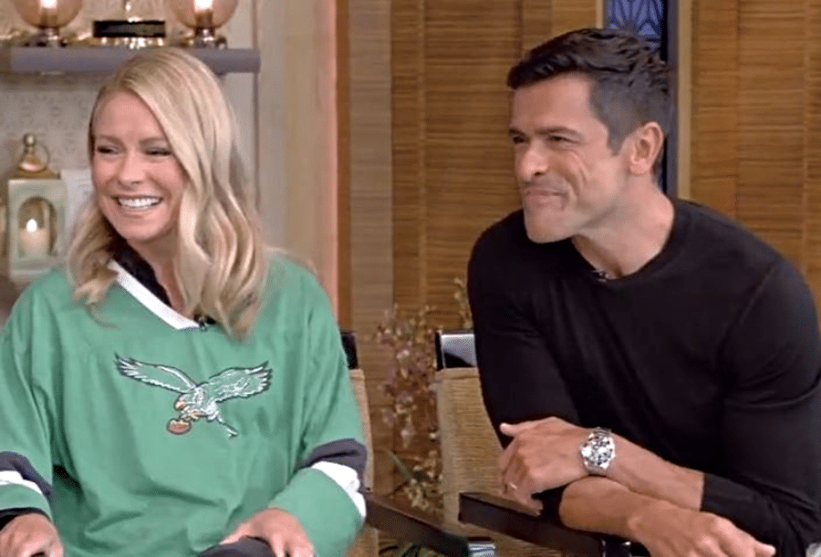 Live with Kelly and Mark Kelly Ripa Reacts To Heckling - Twitter