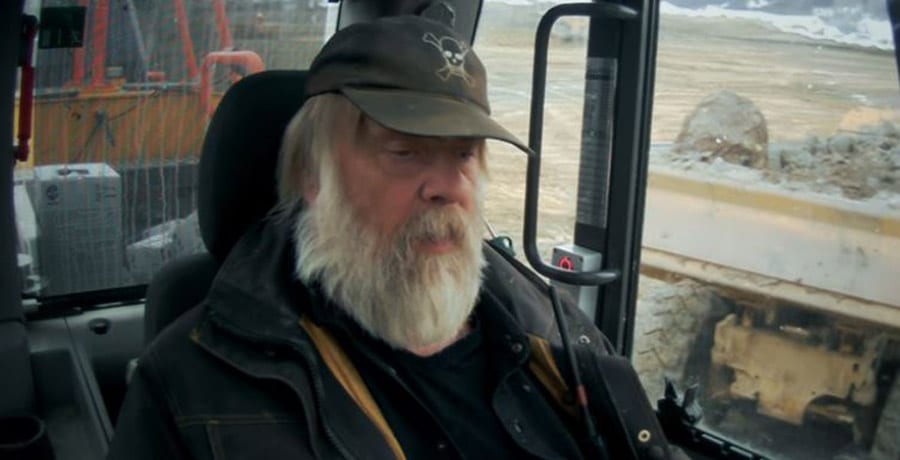Tony Beets in an excavator on Gold Rush / episode screencap