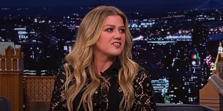 Kelly Clarkson Showcases Huge Transformation In Black Leather