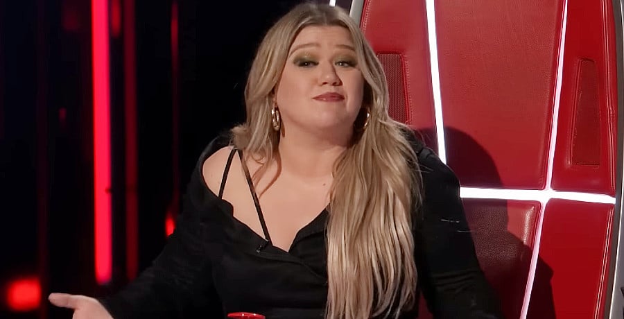 Kelly Clarkson/Credit: The Voice YouTube