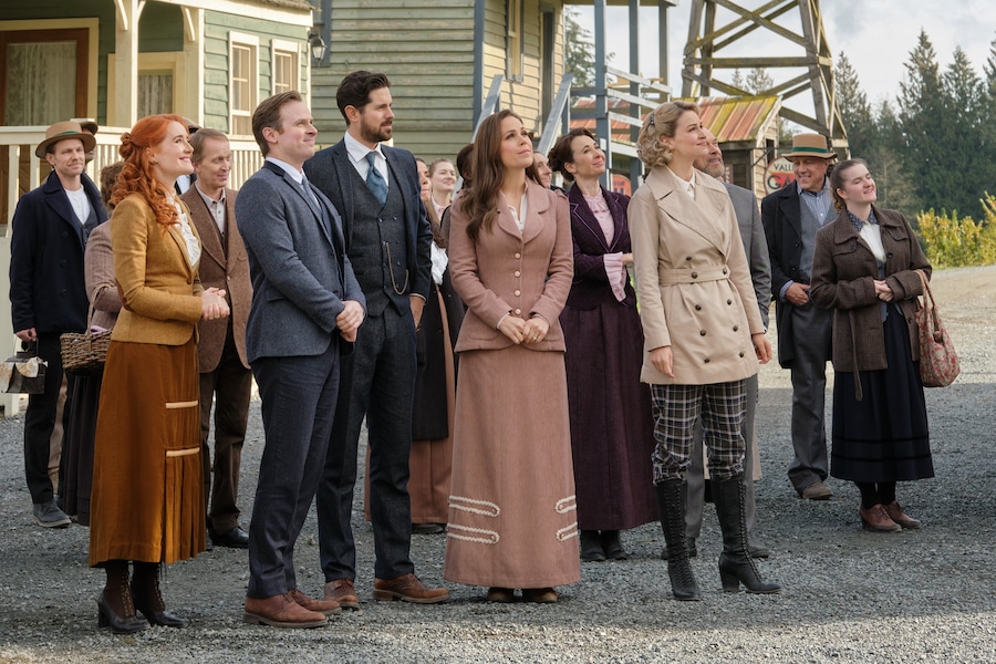 WCTH Photo: Johannah Newmarch, Ben Rosenbaum, Chris McNally, Erin Krakow, Loretta Walsh, Kayla Wallace Credit: ©2023 Hallmark Media/Photographer: David Dolsen