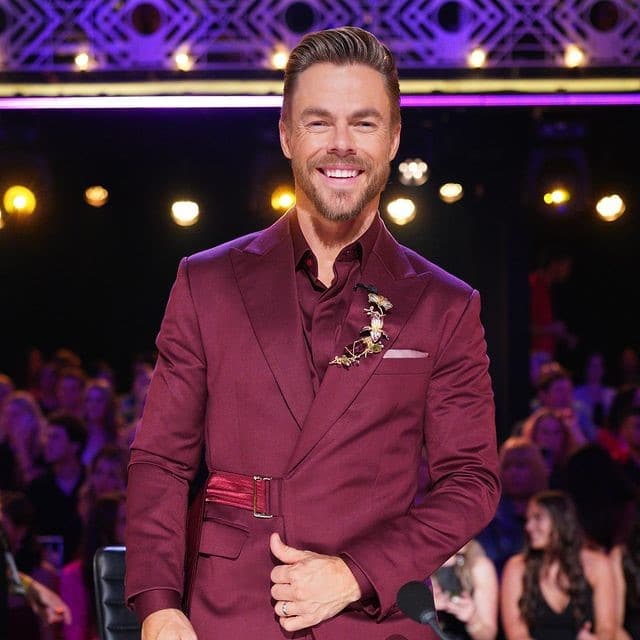 ‘DWTS’ What Is Derek Hough Wearing On His Lapel?