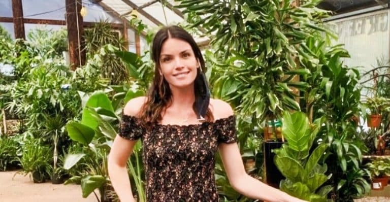‘Bachelor’ Alum Courtney Robertson Pregnant With Third Baby