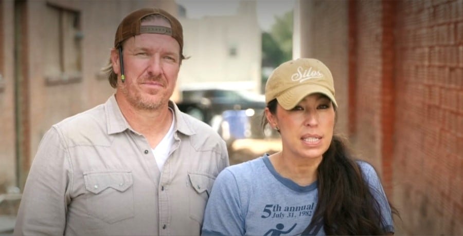 Joanna and Chip Gaines, The Fixer Upper: The Hotel - YouTube