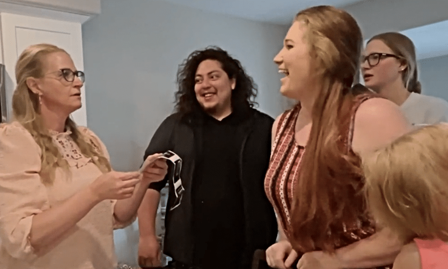 Sister Wives - Mykelti Padron reveals twins to Christine Brown - TLC