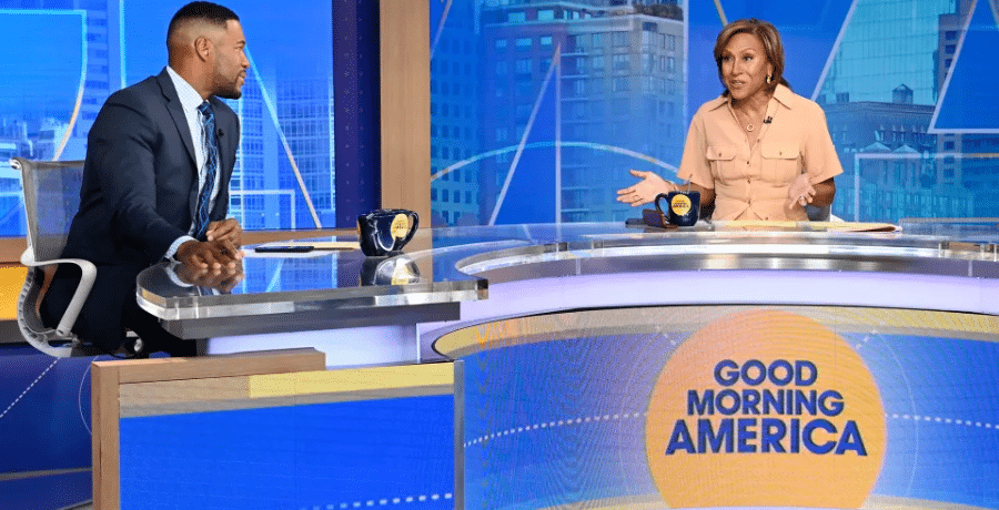 Michael Strahan and Robin Roberts discuss a topic on 'GMA' | Courtesy of ABC