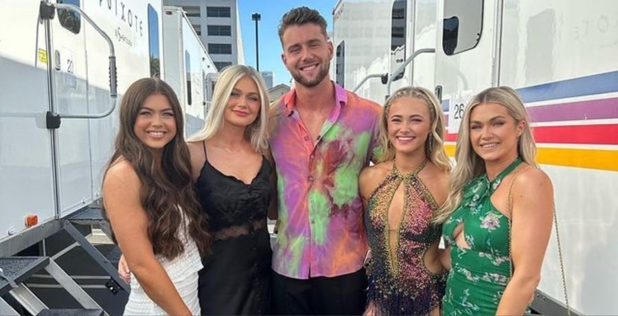 Jensen Arnold, Brynley Arnold, Harry Jowsey, Rylee Arnold, and Lindsay Arnold from Mindy Arnold's Instagram