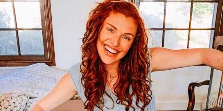Pregnant Audrey Roloff Drowns In Cluttered Bedroom: Photos