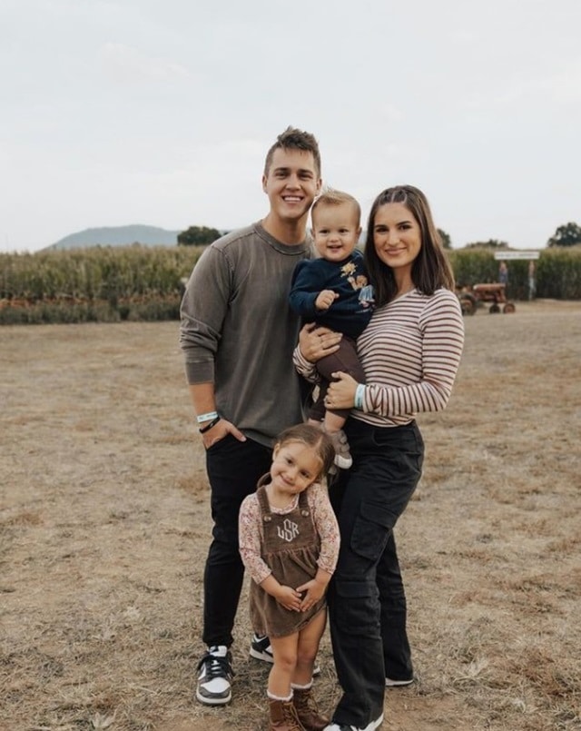 Carlin Bates & Evan Steward With Their Kids From Bringing Up Bates, Sourced From @carlinbates98 Instagram