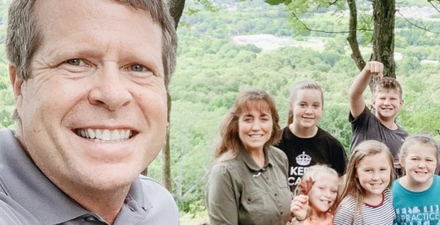 Jim Bob Duggar & Michelle Duggar With Their Kids, Sourced From @duggarfam Instagram