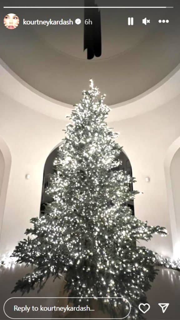 Kourtney Kardashian, Christmas Decorations - Instagram