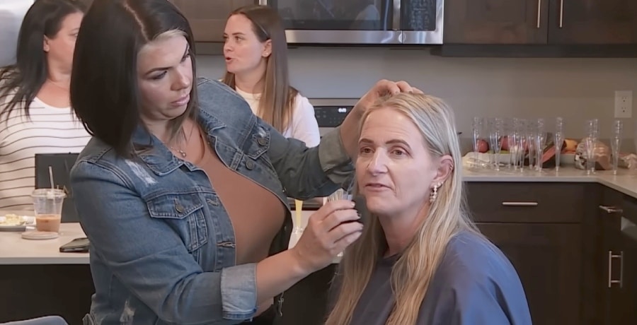 Christine Brown gets her makeup and brows done. - TLC Sister Wives