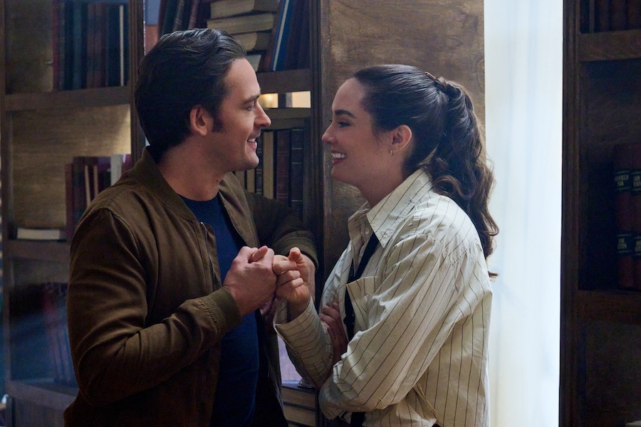 Photo: Will Kemp, Mallory Jansen Credit: ©2023 Hallmark Media/Photographer: Albert Camicioli