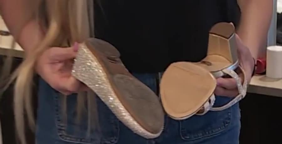Ysabel gives Christine Brown pennies on her shoes which is a German Tradition for entering with prosperity. - TLC Sister Wives