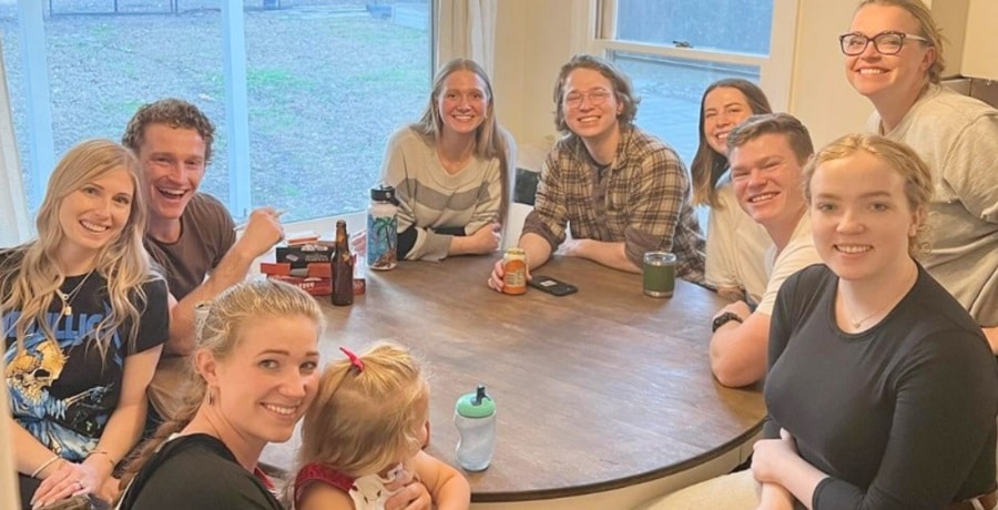 Janelle Brown & Kids From Sister Wives, TLC, Sourced From @janellebrown117 Instagram