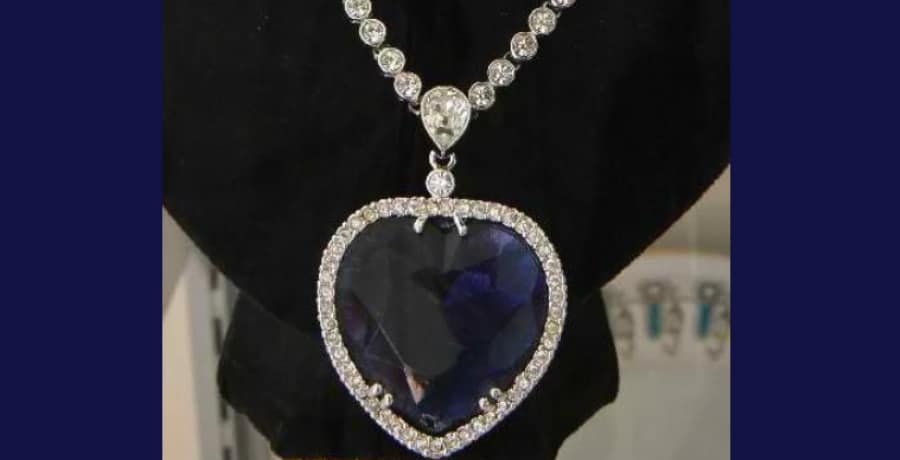 Titanic Heart Of The Ocean being compared to Kody Brown's necklace. - TLC Sister Wives