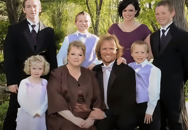 Janelle and Kody Brown With Their Kids In Happier Days- Sister Wives - TLC
