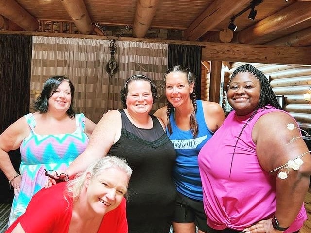 Meghan Crumpler, Vannessa Cross, Tina Arnold, Ashely Sutton, and their instructor from Instagram