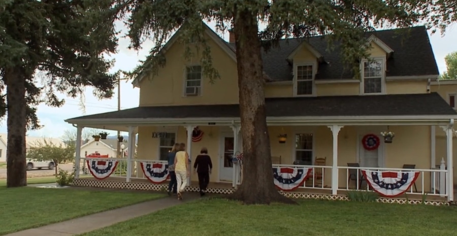 Meri Brown and Christine's mom, Annie, looking at the property. - Sister Wives