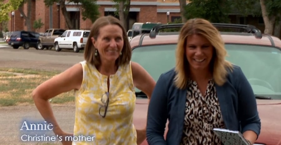They meet up to tour the B&B. - Sister Wives