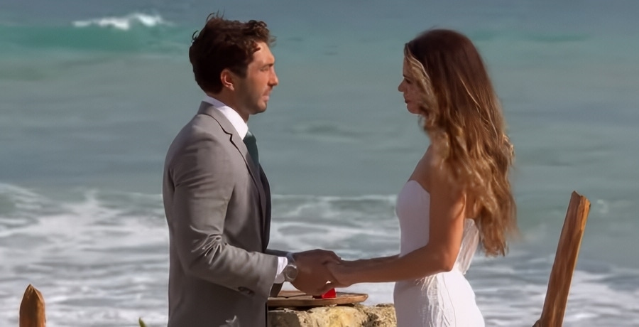 Joey Graziadei proposes to Kelsey Anderson - Bachelor - YouTube