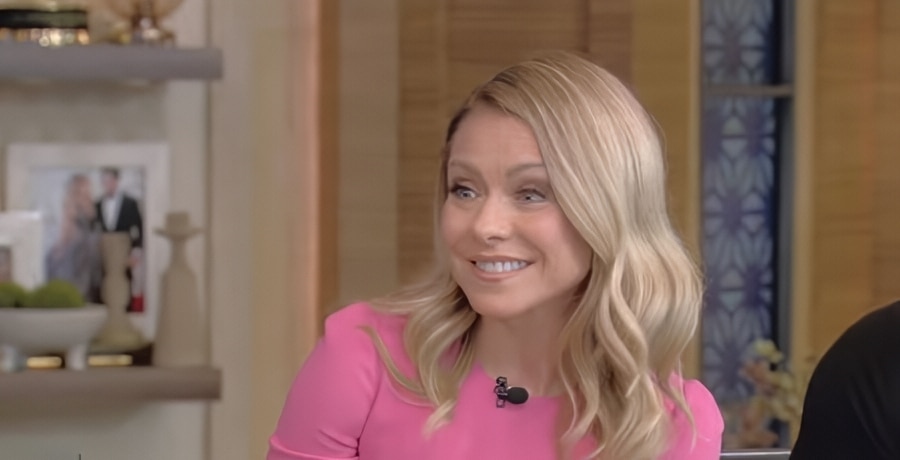 Kelly Ripa's Resting Face - Live with Kelly and Mark - YouTube