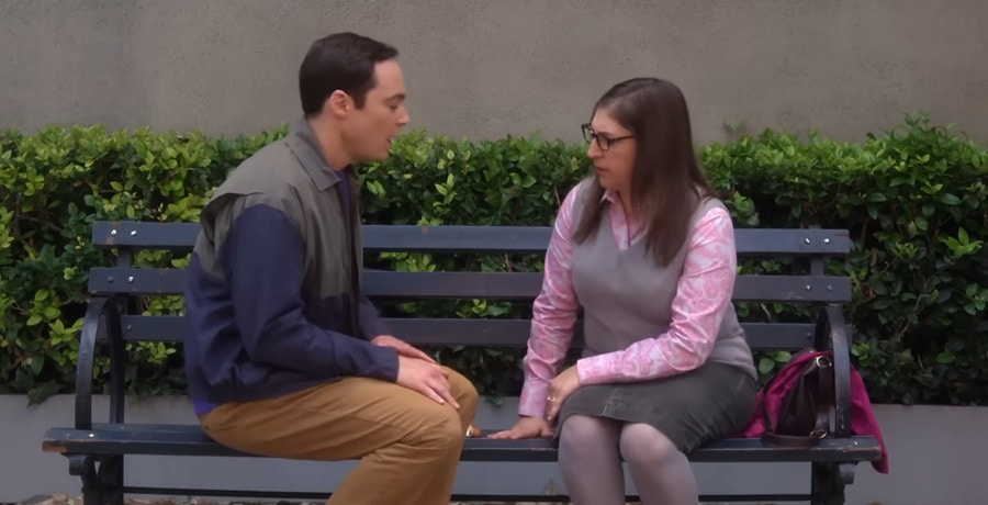 Jim Parsons and Mayim Bialik from Big Bang Theory and Young Sheldon / YouTube