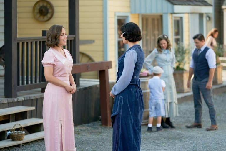 'WCTH' S11, E4: Newcomer Has Hope Valley's Tongues Wagging