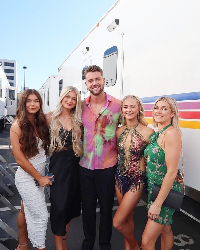 Jensen Arnold, Brynley Arnold, Harry Jowsey, Rylee Arnold, and Lindsay Arnold from Lindsay's Instagram