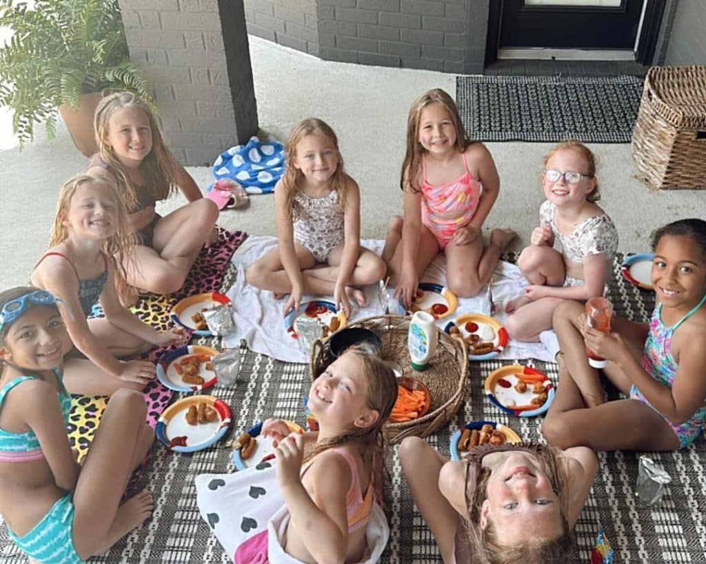 OutDaughtered quints share a picnic. - Instagram