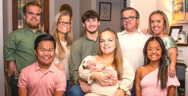 ‘7 Little Johnstons’ Fans Notice Mystery Man, Who Is He?