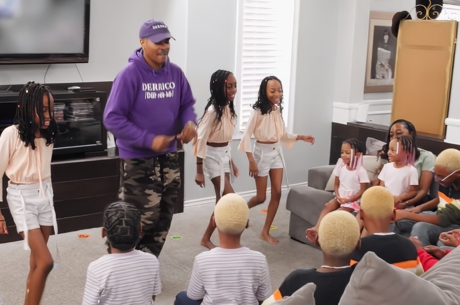 A Dance Party With The Girls - Deon Derrico - TLC - Via People