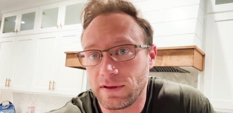 Adam Busby - OutDaughtered - Adam Busby - OutDaughtered - It's a Buzz World -YouTube