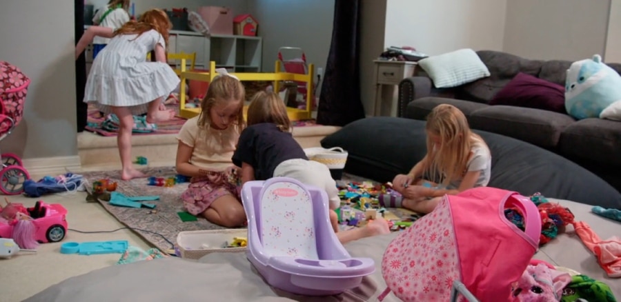 She can't handle all the messes in their house. - OutDaughtered