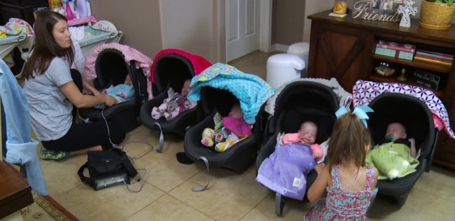 Danielle Busby loading the girls for the first time by herself.- OutDaughtered