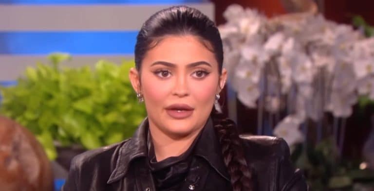 Kylie Jenner Gets Slammed For ‘Cringe’ Phone Wallpaper