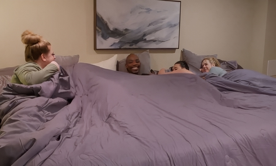 Nick Davis in bed with four women - Seeking Sister Wife - TLC - X