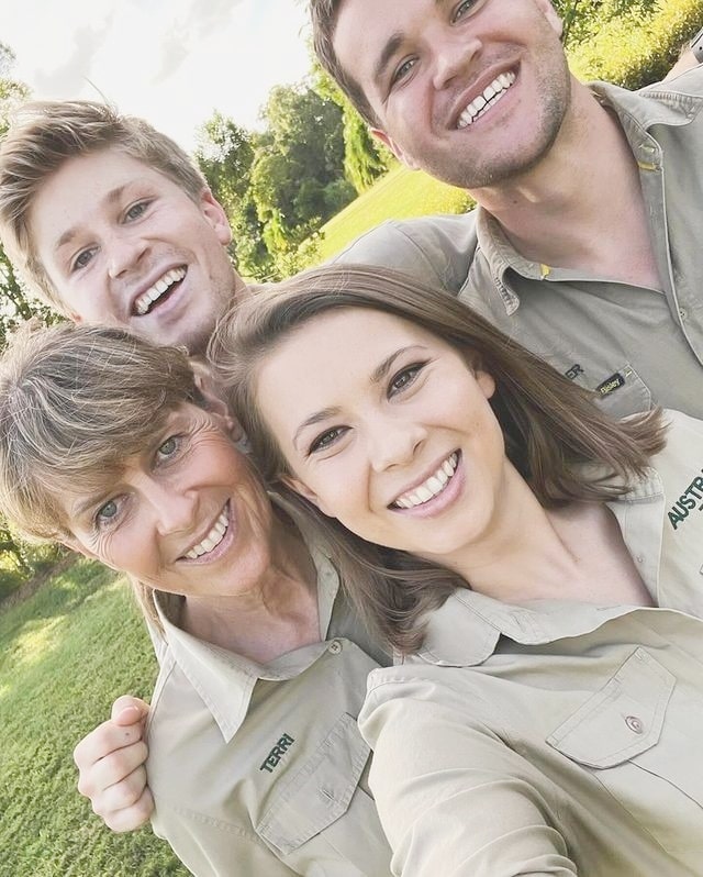 Terri Irwin, Robert Irwin, Bindi Irwin, and Chandler Powell from Instagram