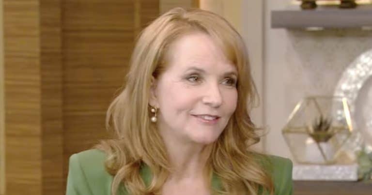 Hallmark Lea Thompson - YouTube