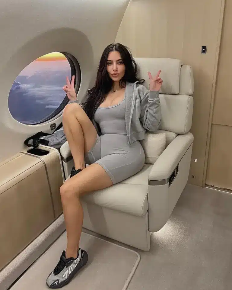 She shows off her comfy plane. - Instagram