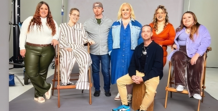 Anna Cardwell with Honey Boo Boo and the rest of the Mama June family - Instagram